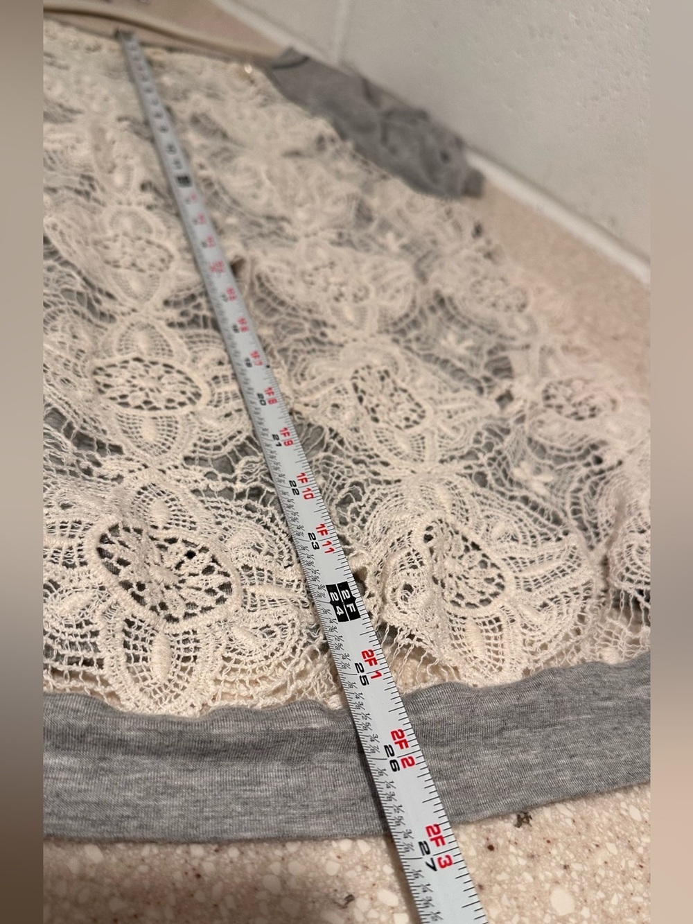 Jolt Boho Mixed Media Lace Front Raglan Top Gray & White Floral Crochet Medium - Picture 14 of 15